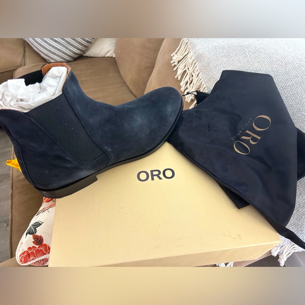Black classic Chelsea boots